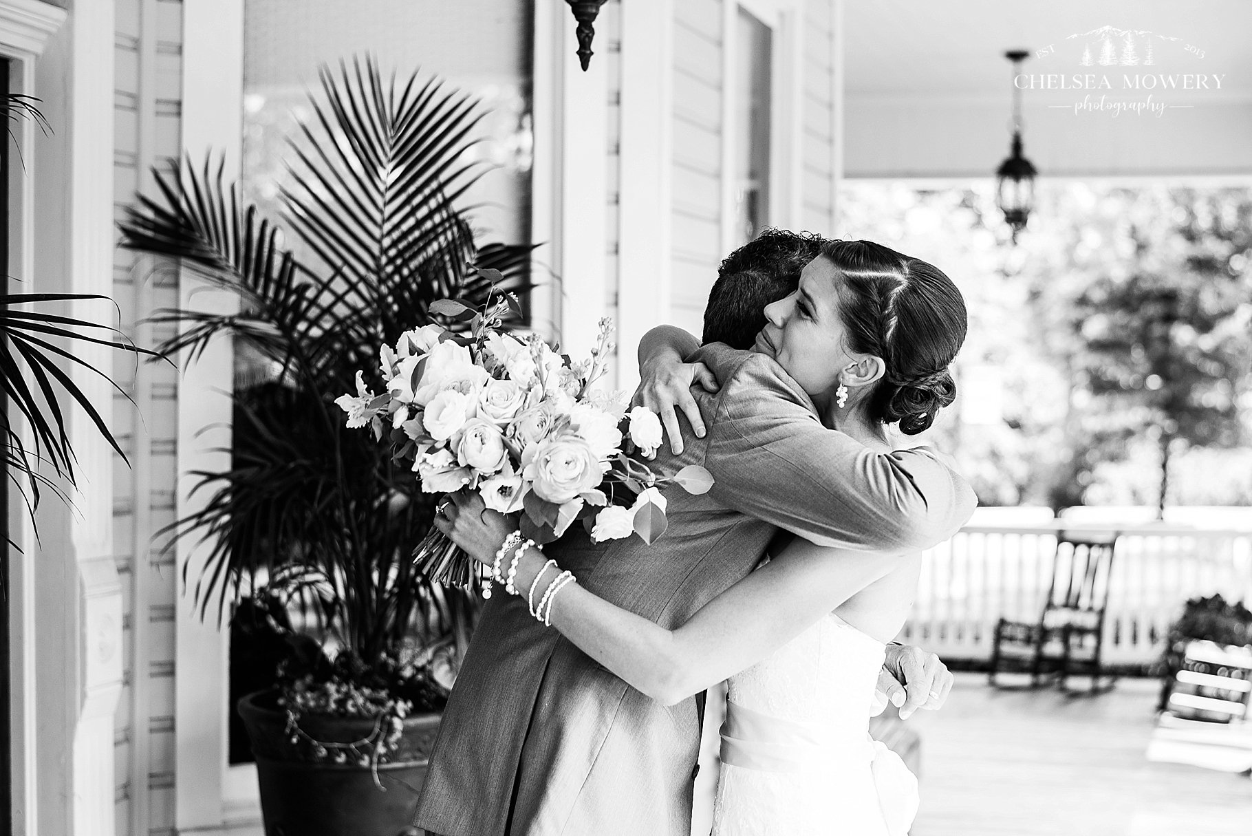 first look wedding day | black and white photography